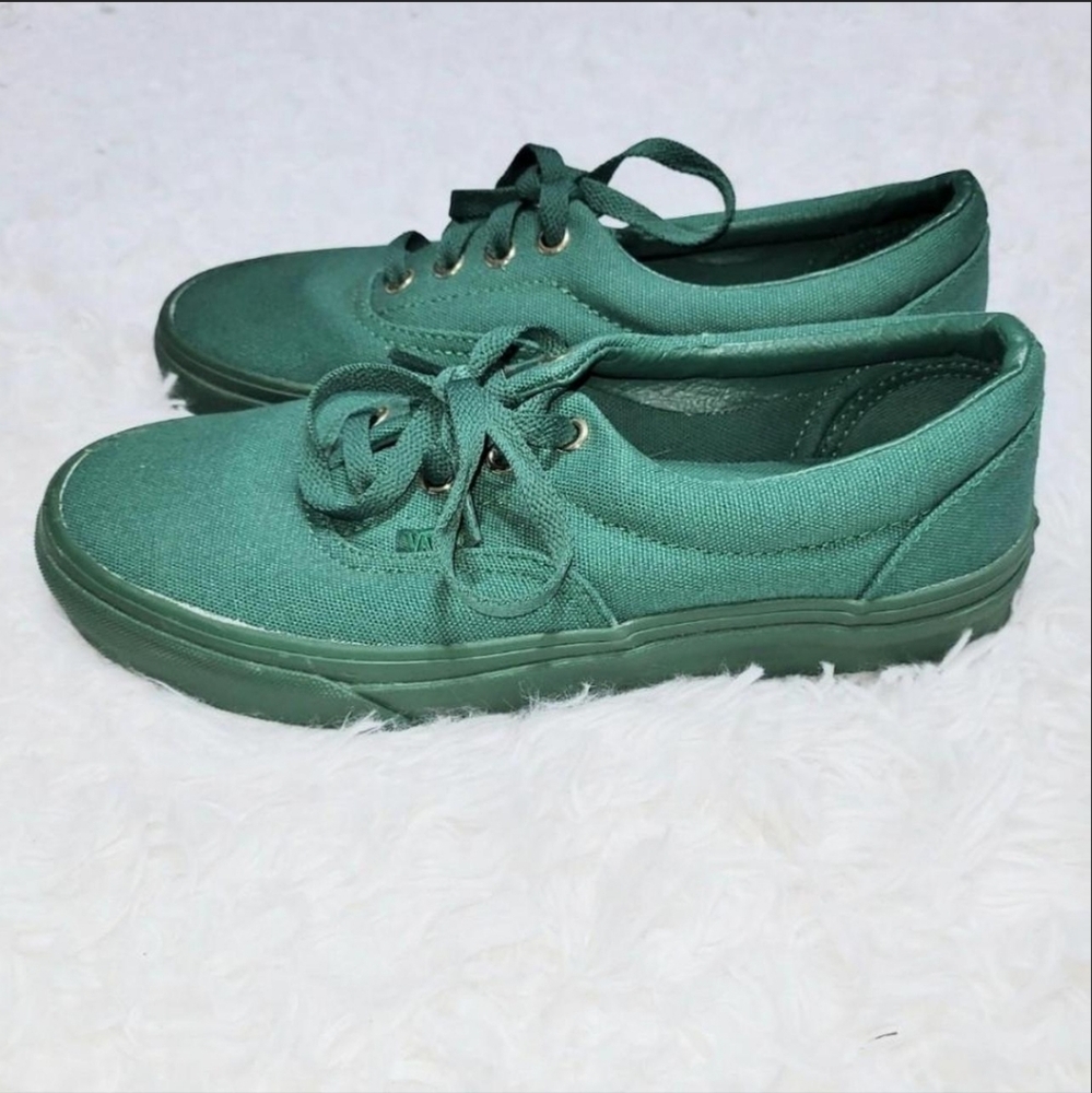 Vans "Era Gold Mono Verdant Green Sneakers" Women's US 7.5! ✨️